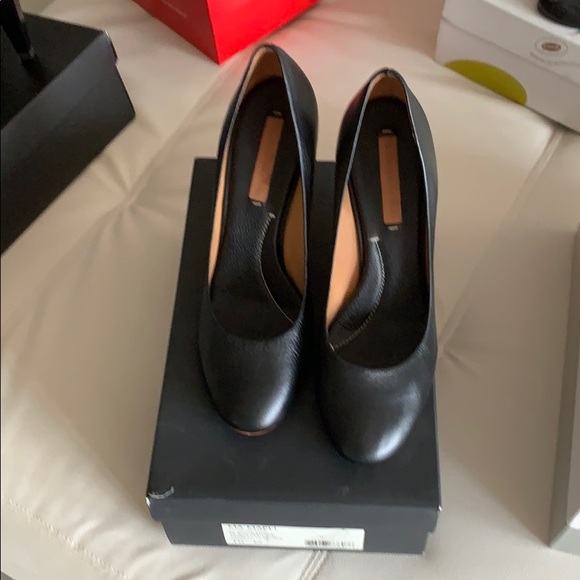 Shoes - Picture 4 of 8